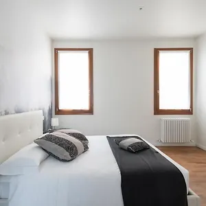 Apartamento In San Marco With Canal View By Wonderful Italy, Veneza